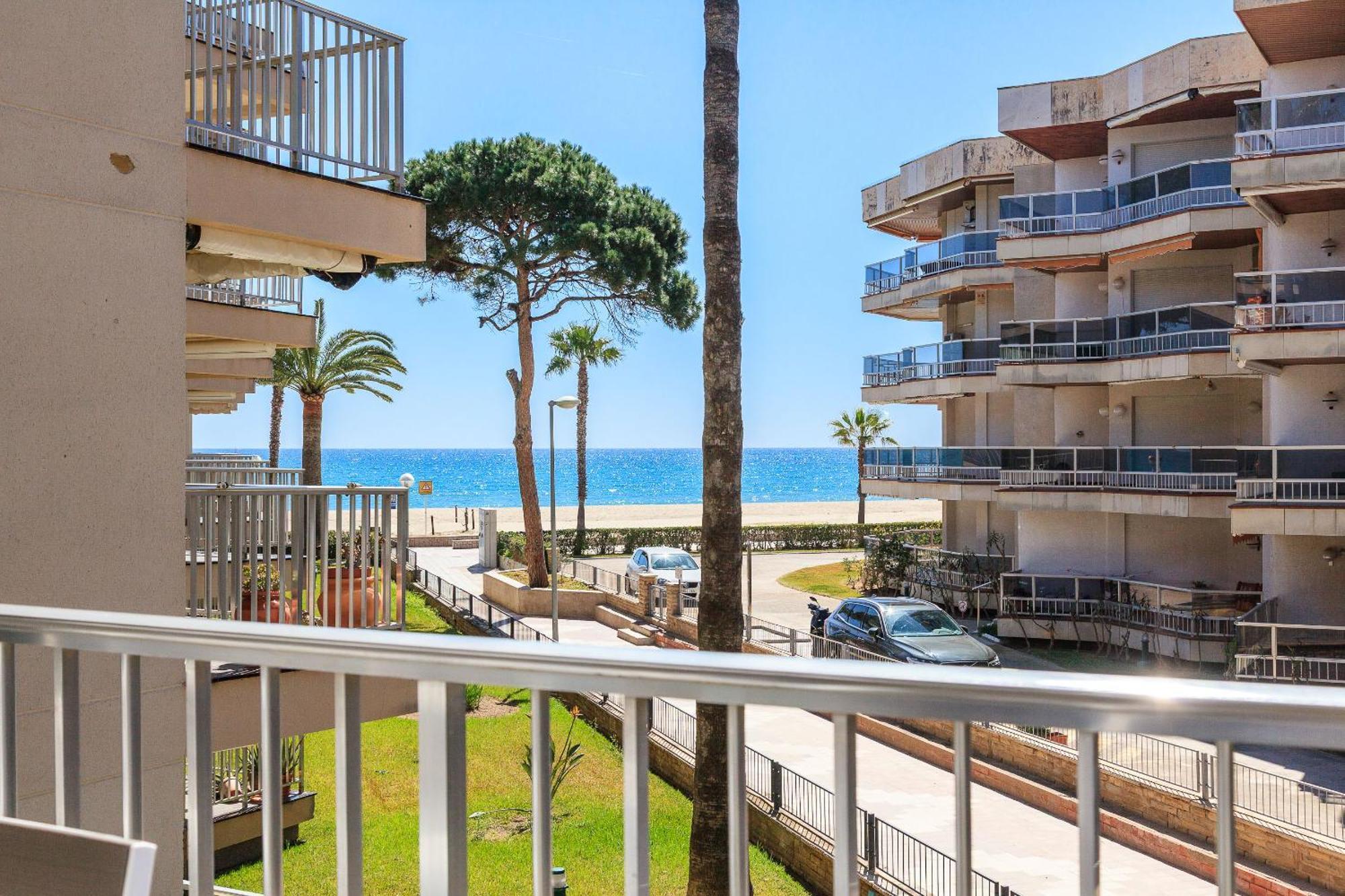 Uhc Dms Family Apartments Cambrils Room photo