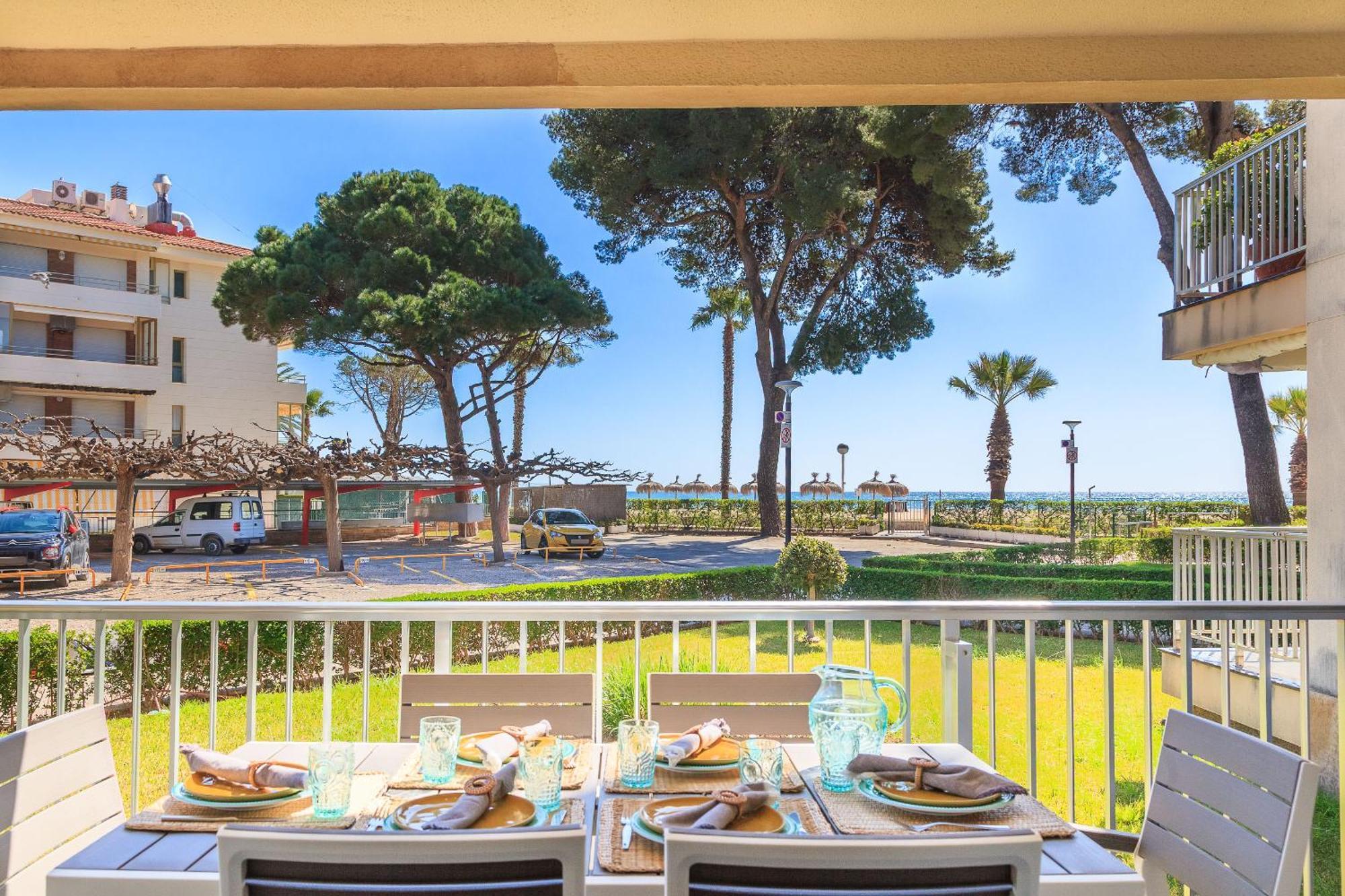 Uhc Dms Family Apartments Cambrils Room photo