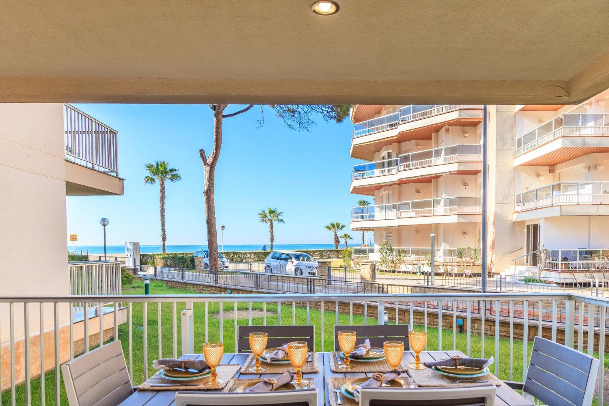 Uhc Dms Family Apartments Cambrils Room photo